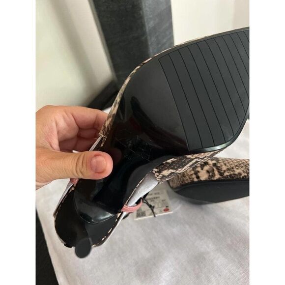 ZARA- Pointed Animal Print & Buckle Closure at Ankle High Heeled Shoes  US 7.5 - Picture 6 of 9